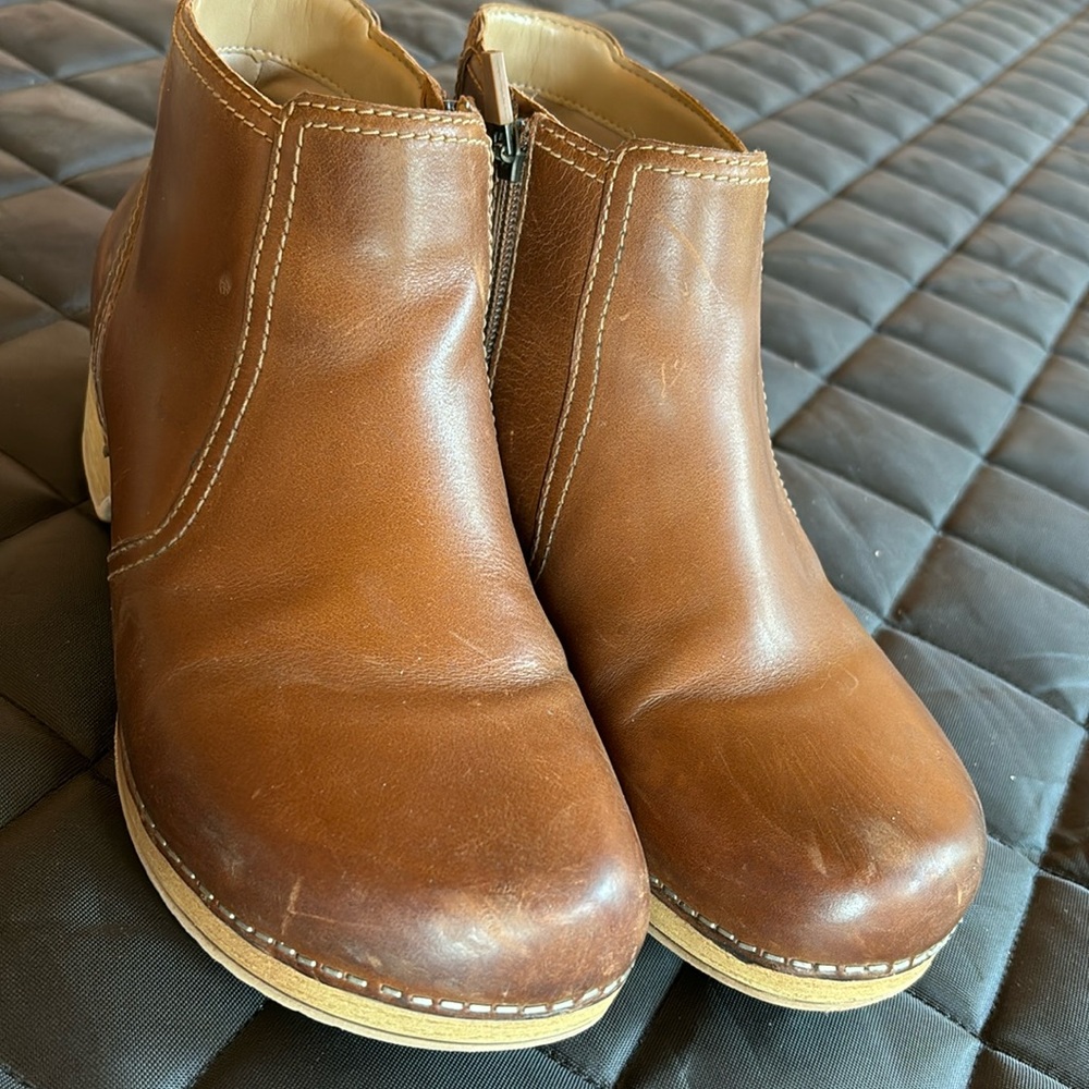 Dansko Bootie Size 39